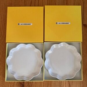 Set of 2 Le Creuset White Frill Plates, 22cm